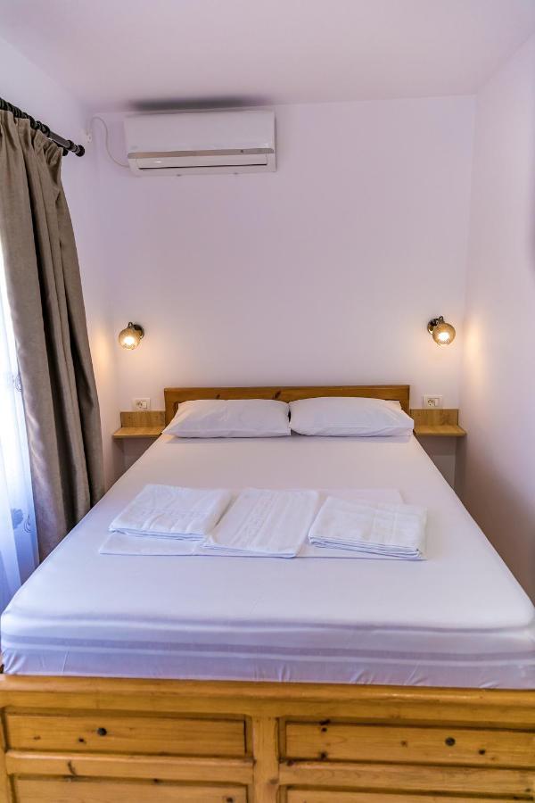 Hotel Casa Iordachescu Două Mai Extérieur photo