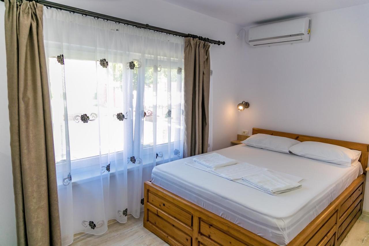 Hotel Casa Iordachescu Două Mai Extérieur photo