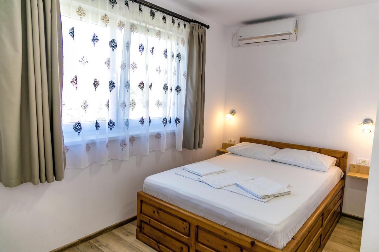 Hotel Casa Iordachescu Două Mai Extérieur photo