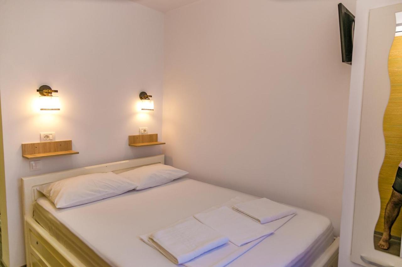 Hotel Casa Iordachescu Două Mai Extérieur photo